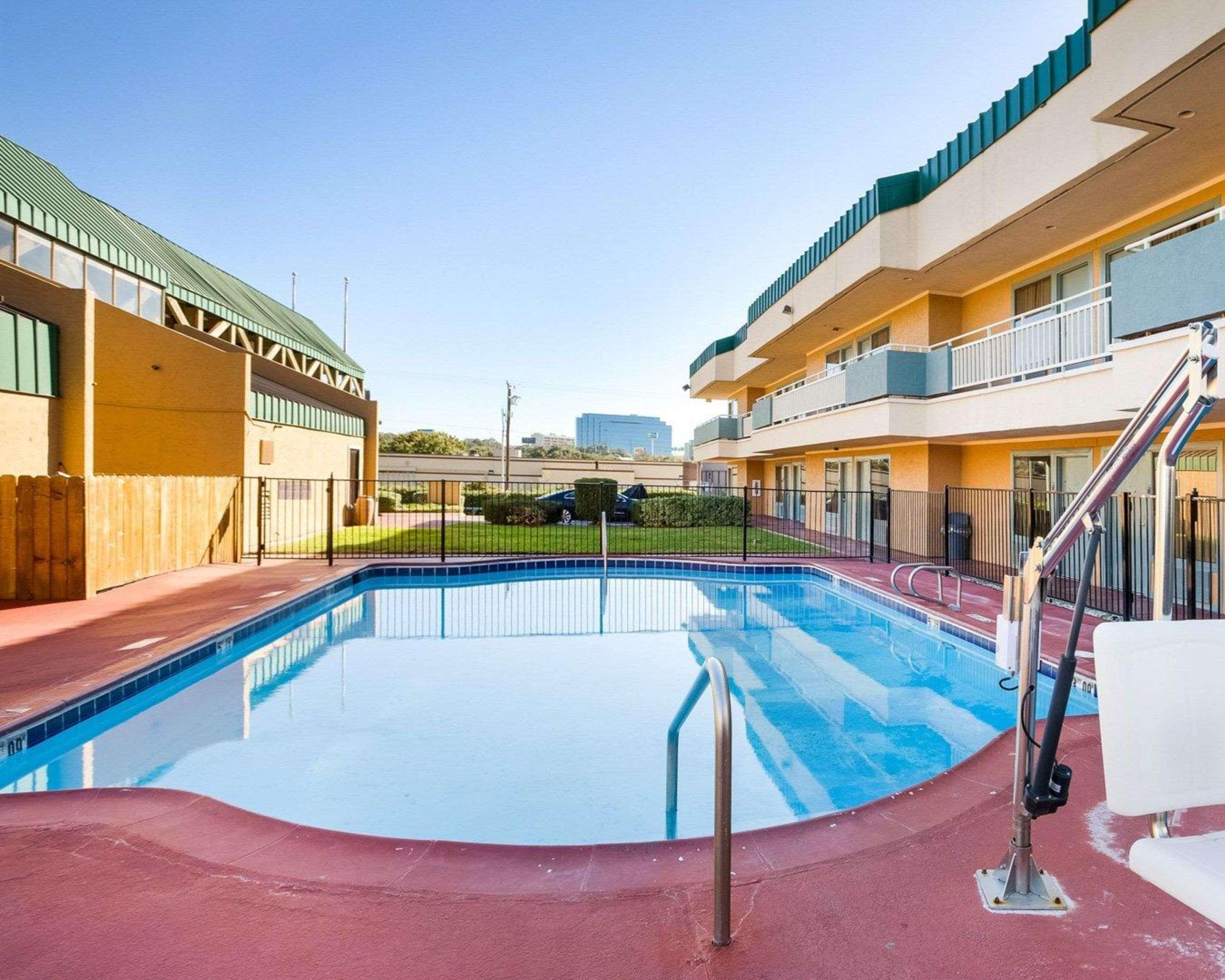 Rodeway Inn & Suites South Of Fiesta Park San Antonio Eksteriør bilde